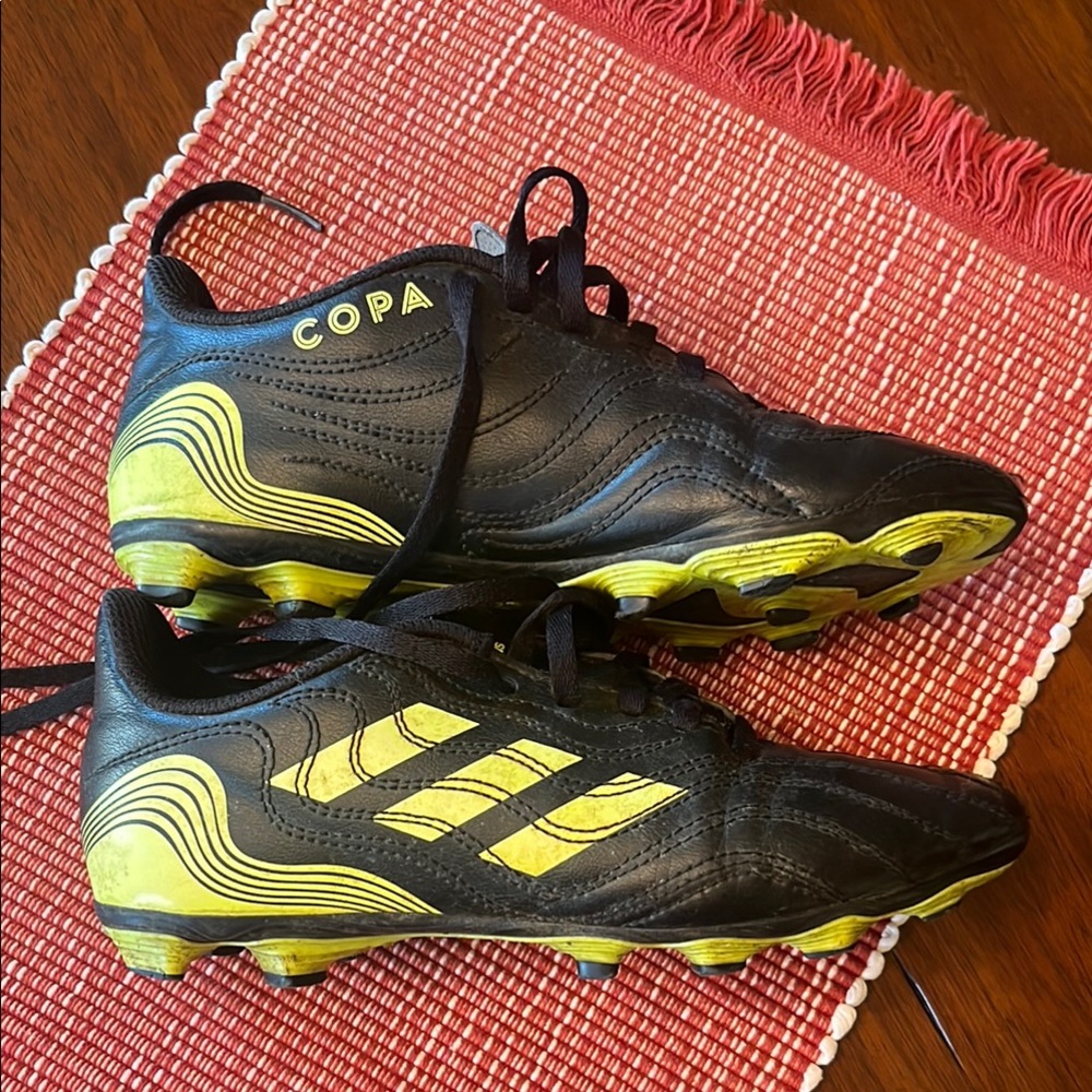 Adidas youth cleats size 3.5 black/yellow